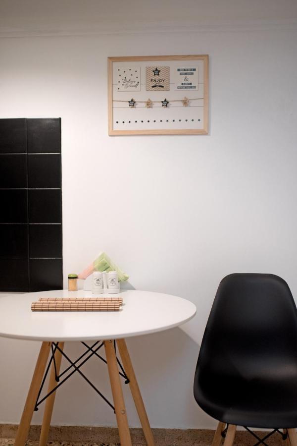 Messolonghi Square Apartment เอเธนส์ ภายนอก รูปภาพ