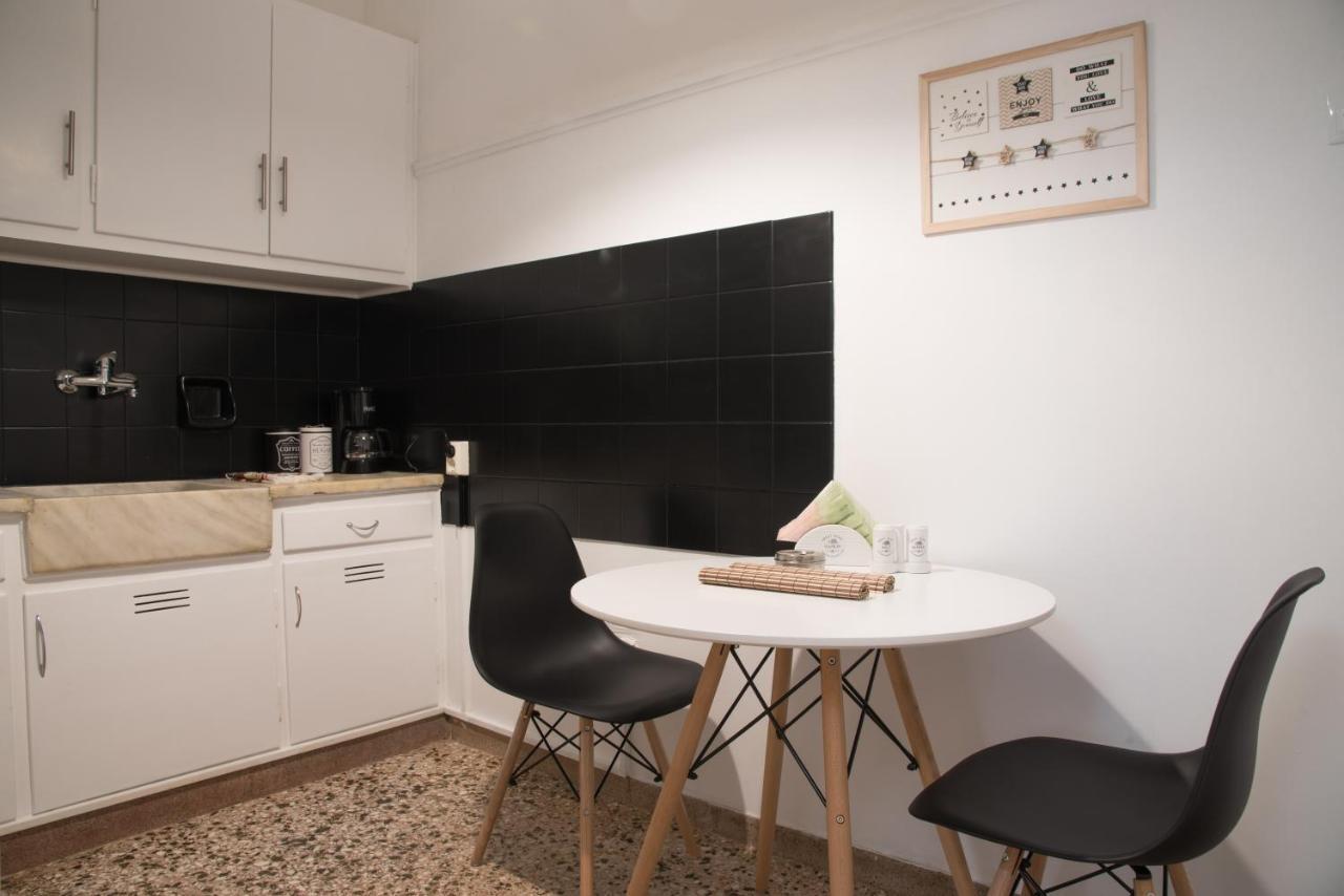 Messolonghi Square Apartment เอเธนส์ ภายนอก รูปภาพ